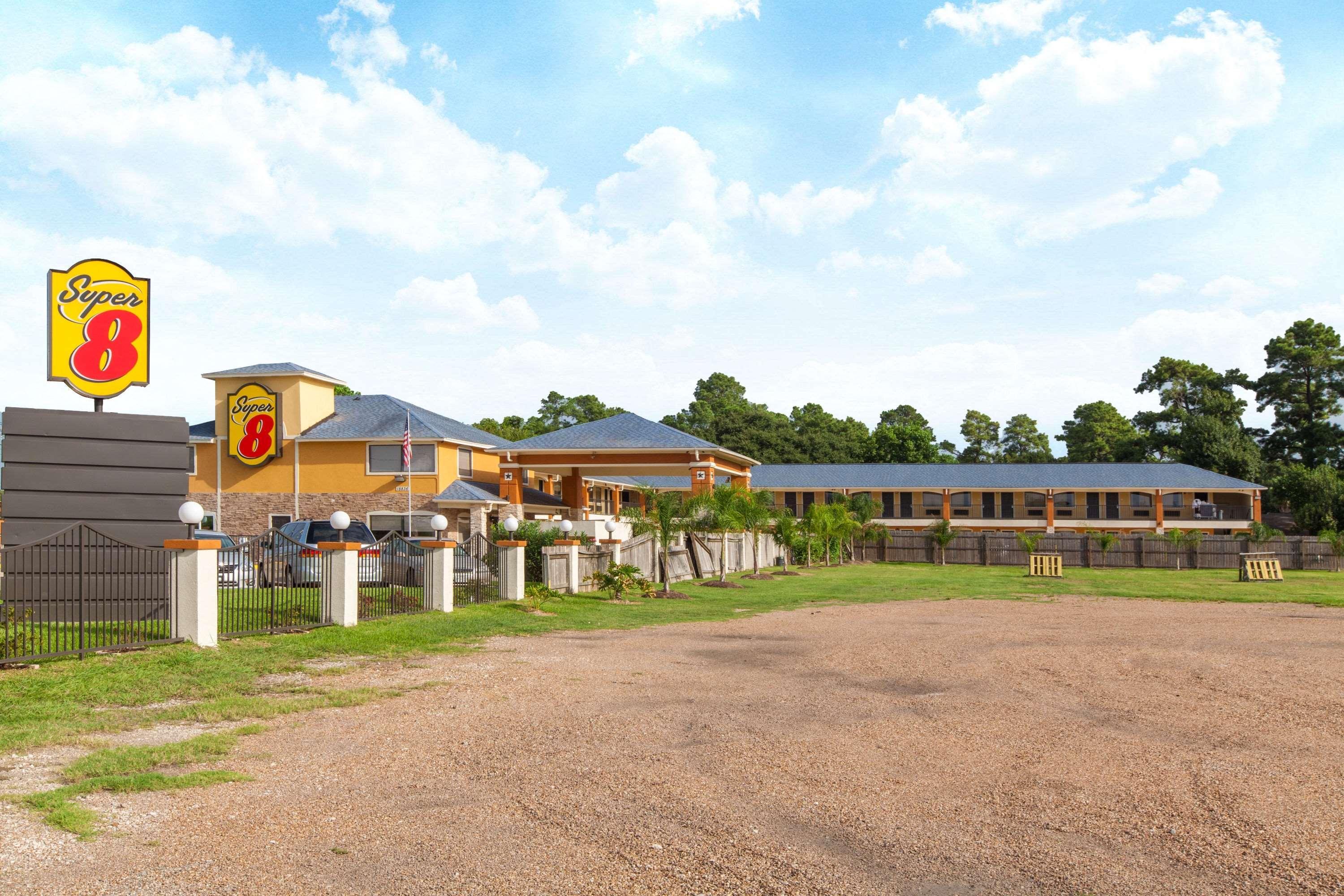 Super 8 By Wyndham Houston/Willowbrook Hwy 249 Dış mekan fotoğraf